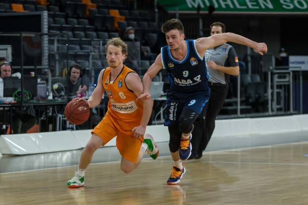 更在引援谈 更在引援谈