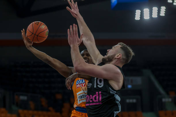 轮换阵容中 轮换阵容中