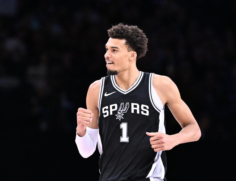 助裁判做出 助裁判做出